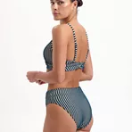 beachlife-knitted-stripe-bikinitop-106b-bikinibroekje-206a-top-jpg-6.webp